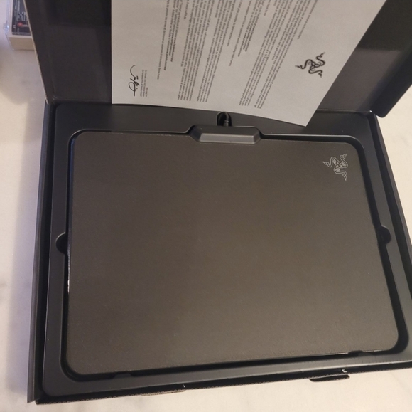 Razer Firefly Hard Mouse Pad - Picture 3 of 8